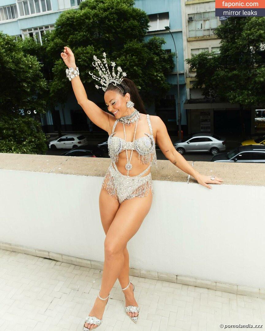 Paolla Oliveira desnuda en sensuales tomas y poses - Foto 242871