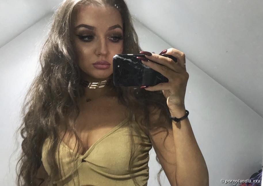 Modelo de Instagram se cayó desnuda en línea - Foto 236381