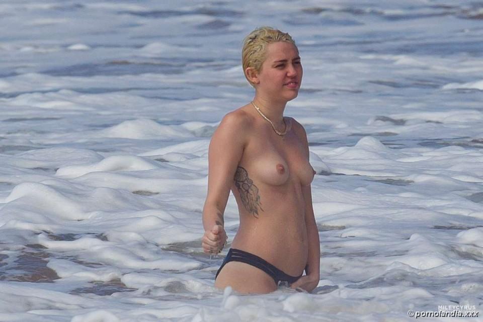 Miley Cyrus desnuda llegó a Internet - Foto 212562