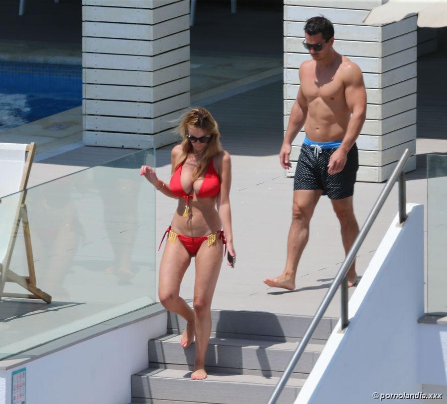 Chica caliente pillada en topless - Foto 208132