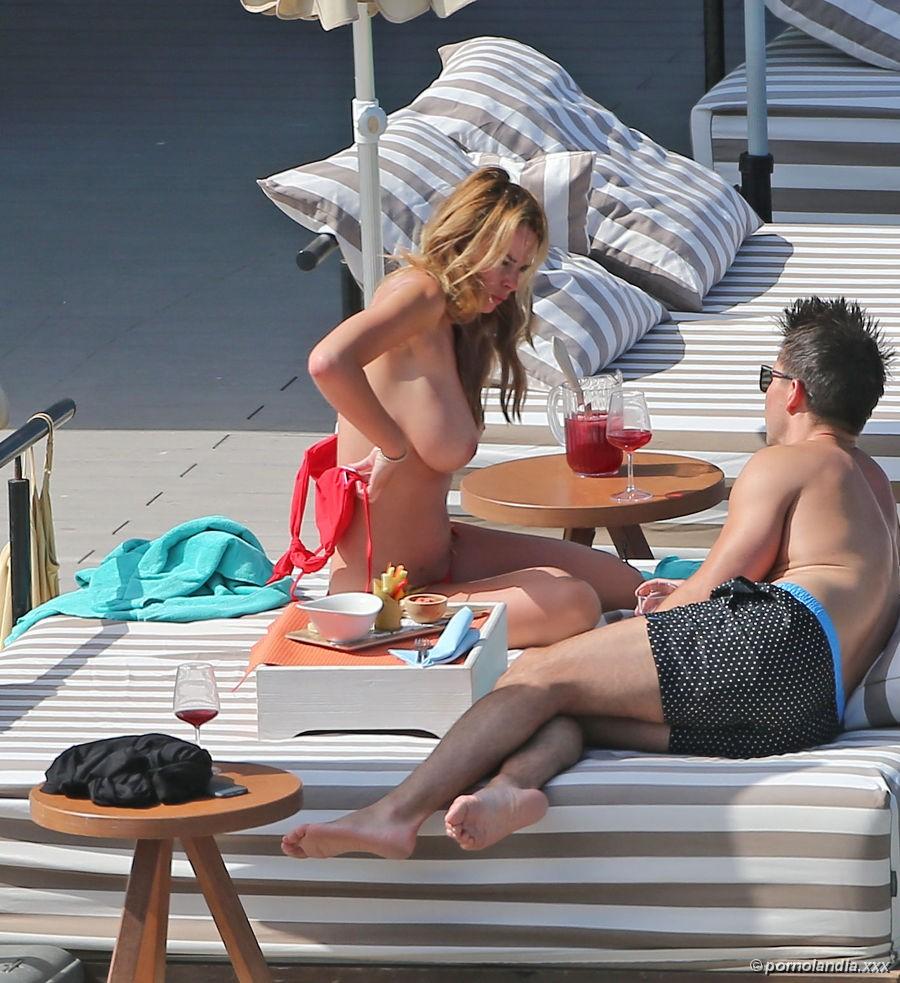 Chica caliente pillada en topless - Foto 208139