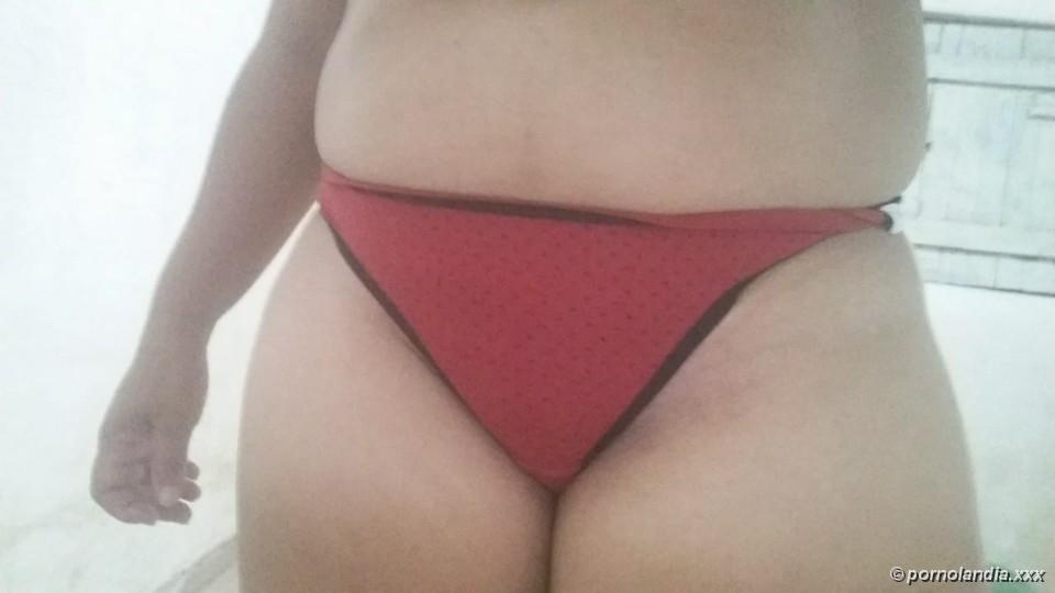 Mi puta mostrando su colección de bragas - Foto 206444