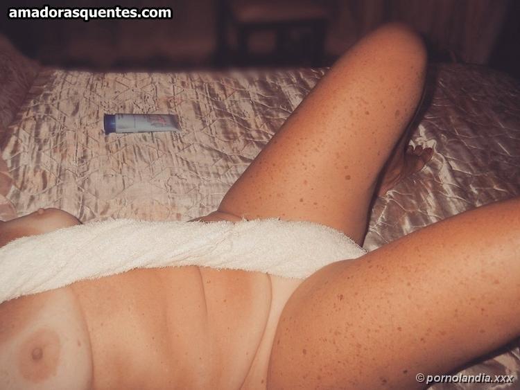 MILF cachonda le encanta lucirse desnuda - Foto 190280