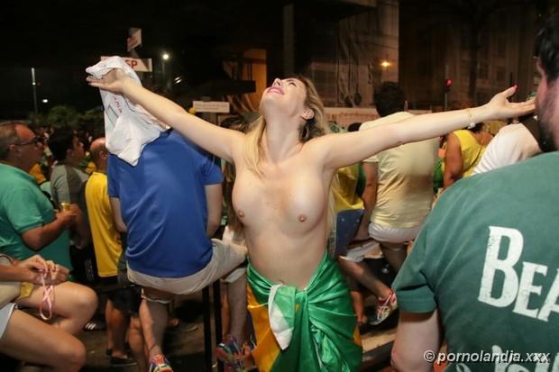 JULIANA ISEN SE DESNUDA TRAS APROBACIÓN DE IMPEACHMENT - Foto 172957