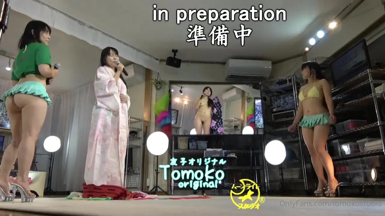 Azmi21 Tomoko — desnuda bailando Thong Studio video