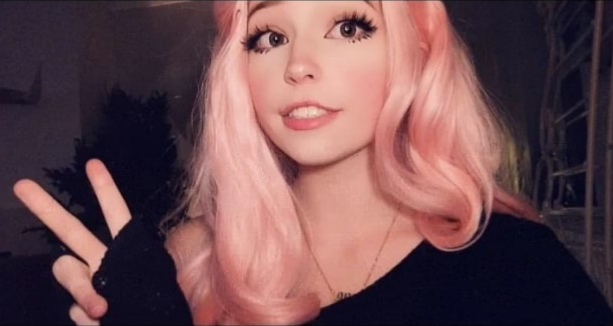 Belle Delphine — negro vestido Patreon Snapchat Story