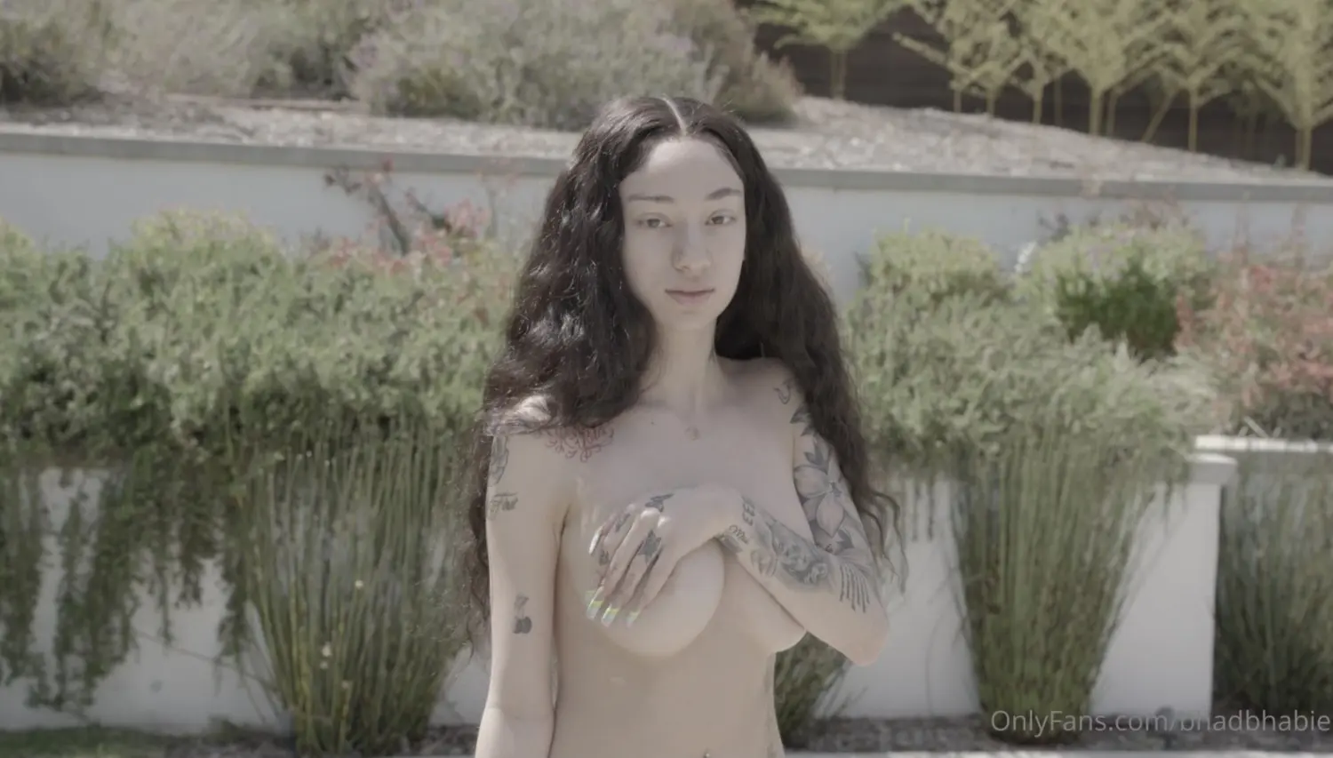 BhadBhabie — sin camiseta PPV Paid DM pechos grandes provocación video