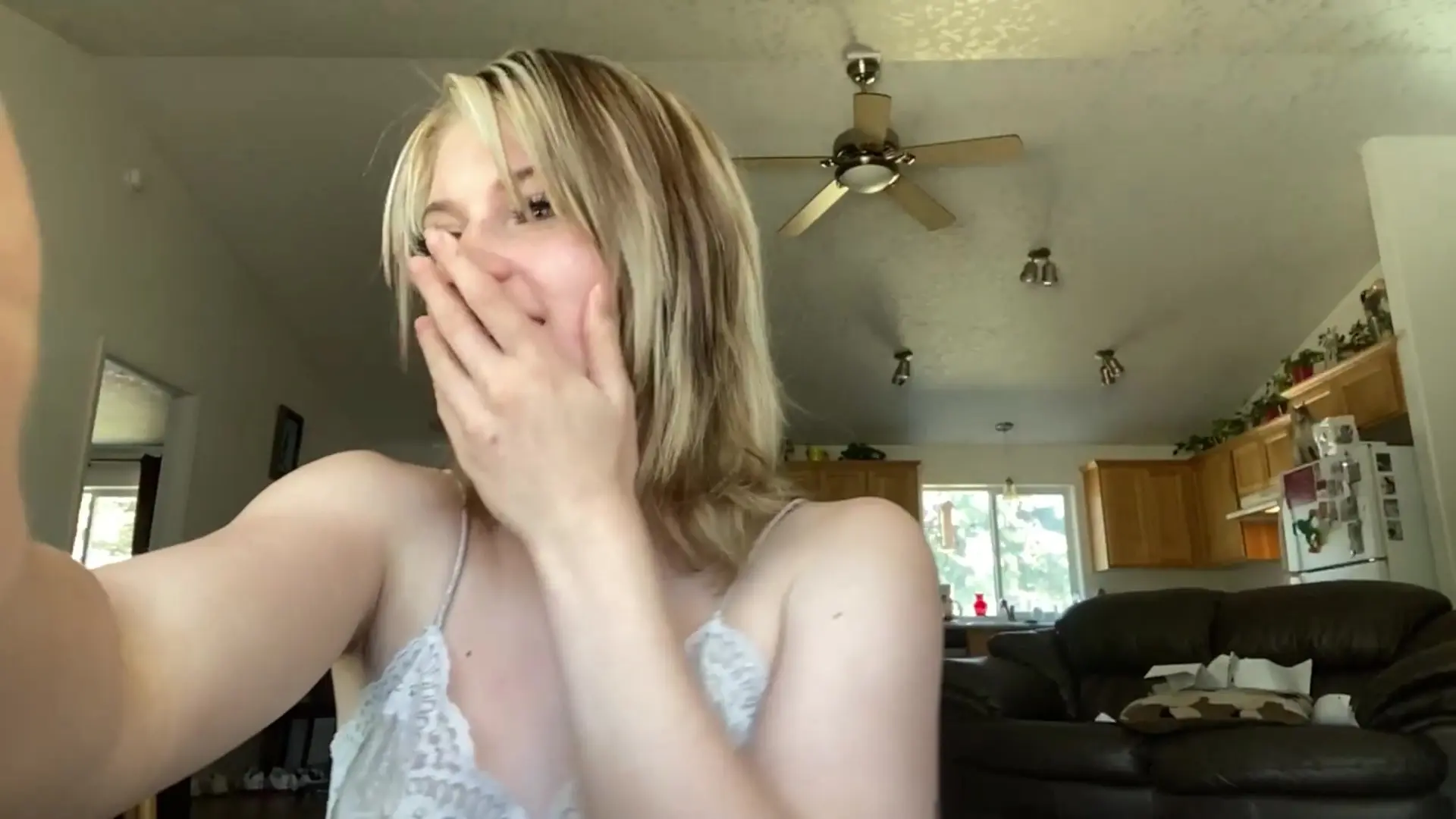 Fancylittlefork — Shy streamer Flashes pechos Banned video