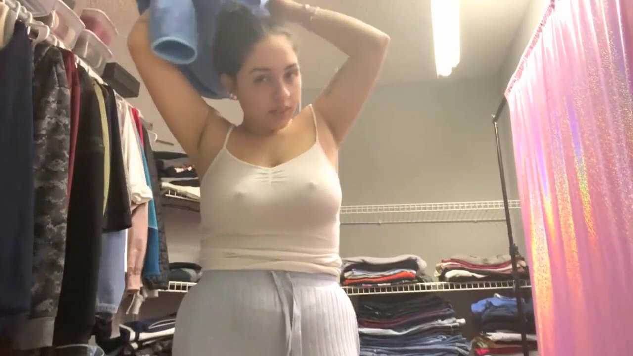 Hariel Ferrari — desnuda pechos grandes Youtuber MILF video