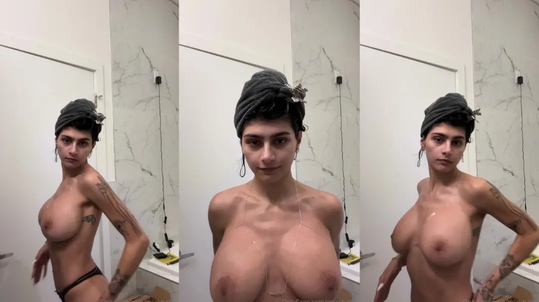 Mia Khalifa — ducha completo sin camiseta pechos OnlyFans Livestream video