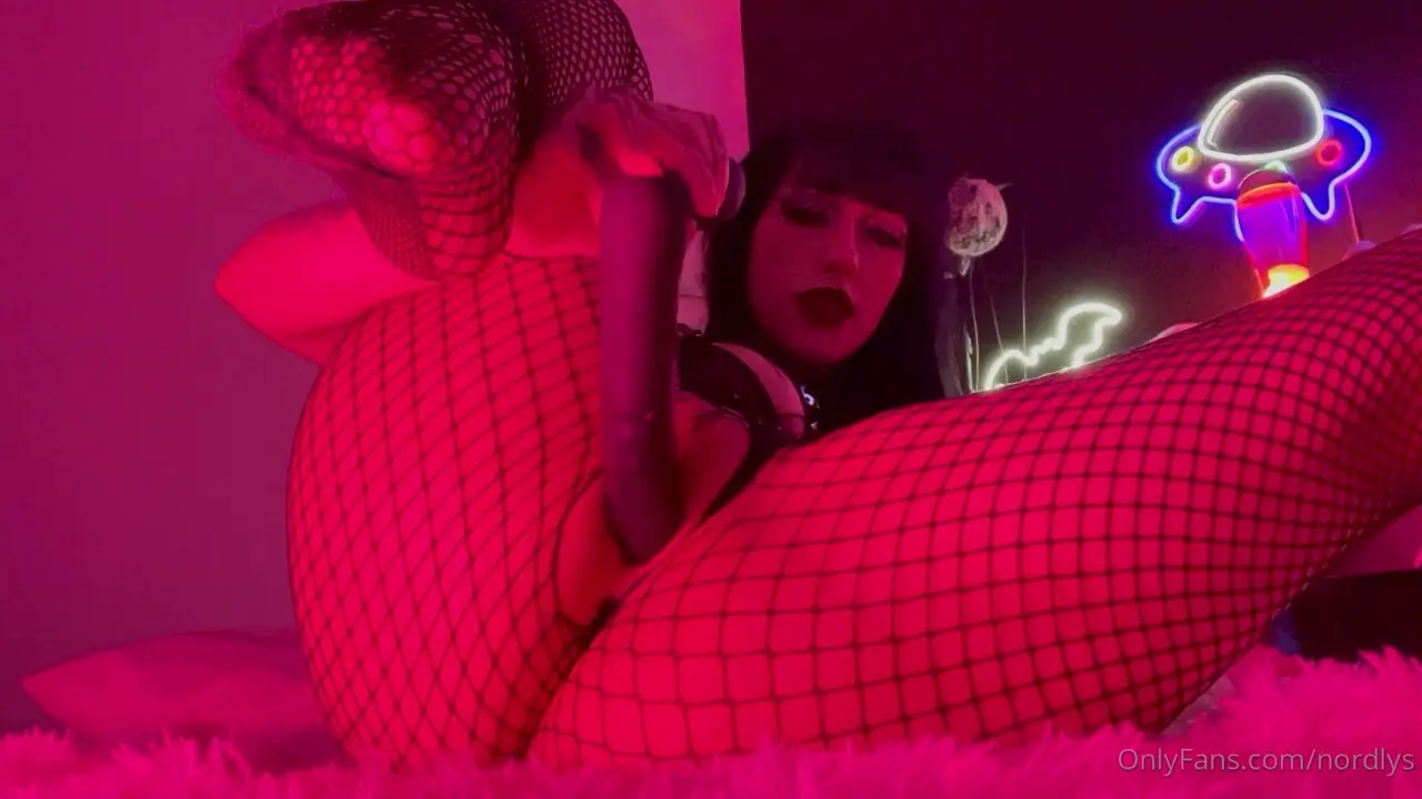 Nordlys — gótica juguete íntimo juego en Fishnet de video de OnlyFans