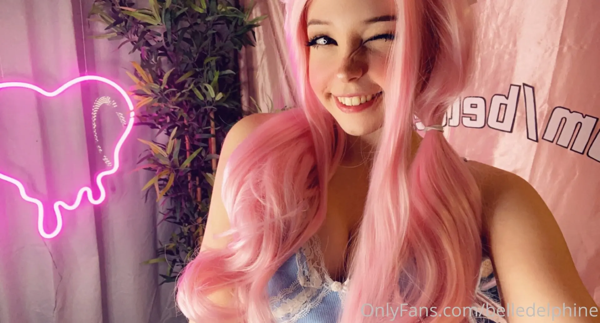Pink hair — Bunny Belle Delphine Fucked de Behind video